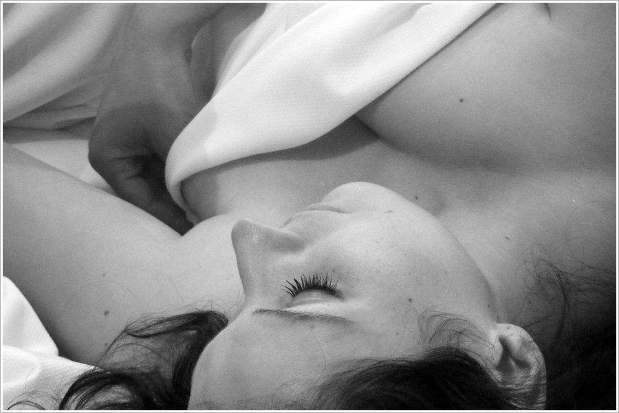 Akt- und Erotikfotografie. Sinnliche Fotos vom Experten bei Giessen - Frau mit Tuch