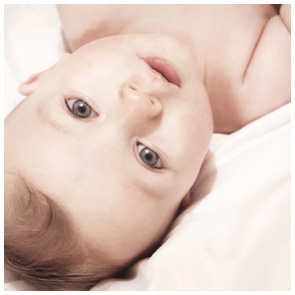 Babys und Neugeborene - immer ein Foto vom Profifotograf wert - Liegendes Baby